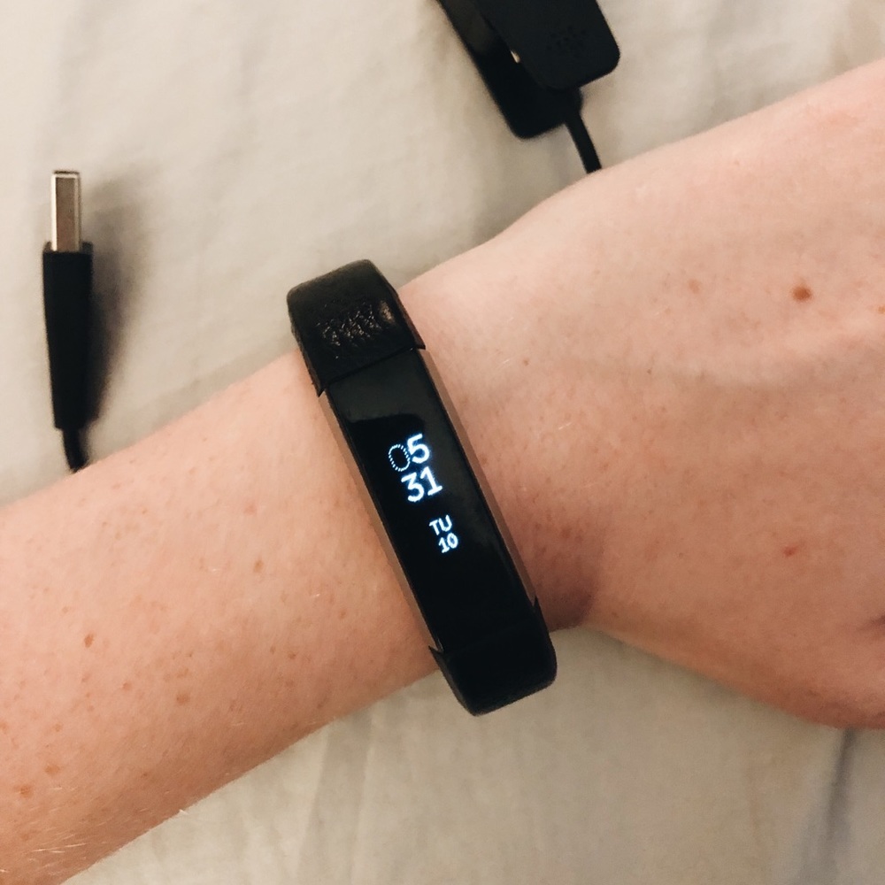 Fitbit Alta | Free Leather Band Included!
